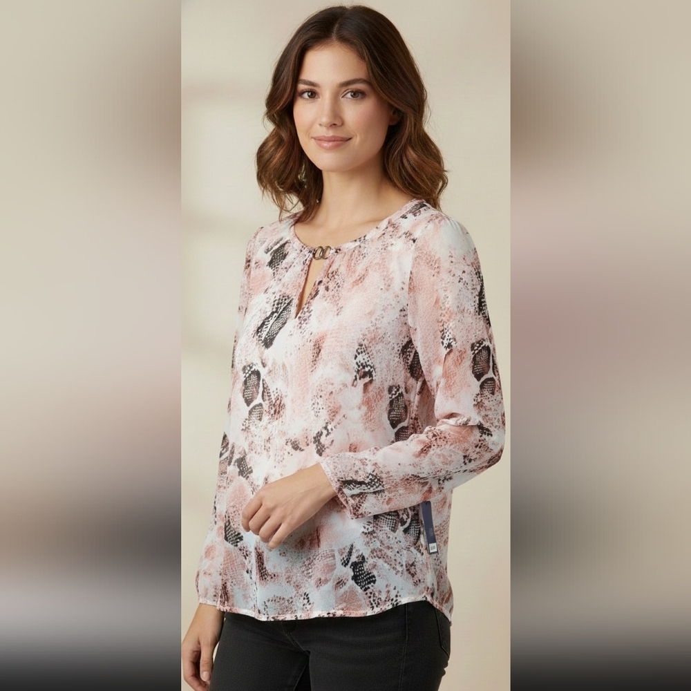 Jennifer Lopez Relaxed Pink and White Flutter Sleeve Blouse